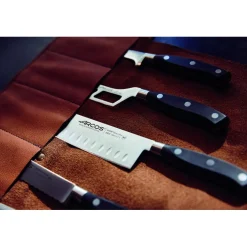 Trousse pour couteaux en cuir et accessoires métalliques, capacité 5 places